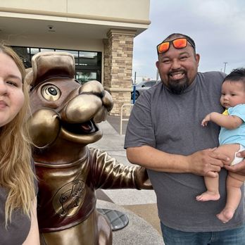 Buc-ee’s - Picture with Bucee statue - Gas Stations Near Me - Goodyear, Arizona Buc-ee’s - Picture with Bucee statue - Gas Stations Near Me - Goodyear, Arizona