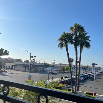Blue Sol Apartments - Balcony view - Apartments Near Me - Costa Mesa, California
