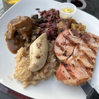 Das Steinhaus - Hearty entree - German Near Me - Jefferson City, Missouri Das Steinhaus - Hearty entree - German Near Me - Jefferson City, Missouri