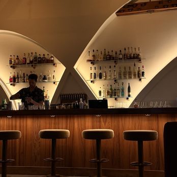 Edgemar - inside - Seafood Near Me - Santa Monica, California