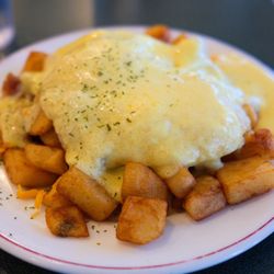 Continental Pancake House & Family Restaurant - Breakfast poutine