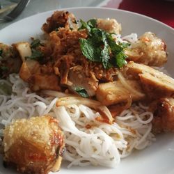 Miss Saïgon - Vegan tofu bun bo vegetable spring rolls and lemongrass tofu