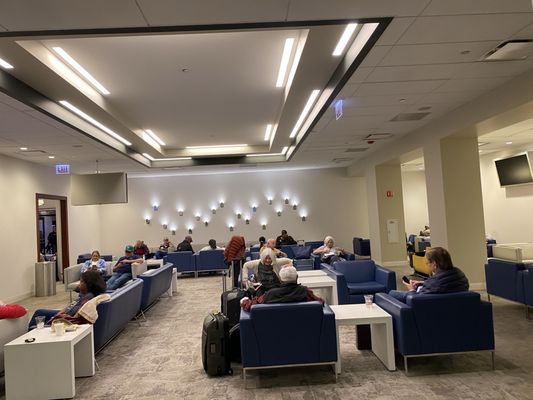 Amtrak Metropolitan Lounge by null