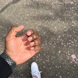 Daisy Nails - Manicure.