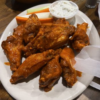 Blackthorn Restaurant & Pub - Wings - American Near Me - Buffalo, New York