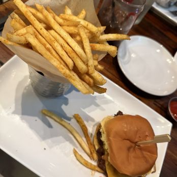 Finney's Crafthouse - Claremont - Smash burger - New American Near Me - Claremont, California Finney's Crafthouse - Claremont - Smash burger - New American Near Me - Claremont, California