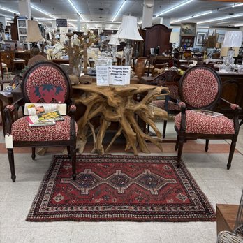Home Store Fairfax - Entrance - Antiques Near Me - Fairfax, Virginia Home Store Fairfax - Entrance - Antiques Near Me - Fairfax, Virginia