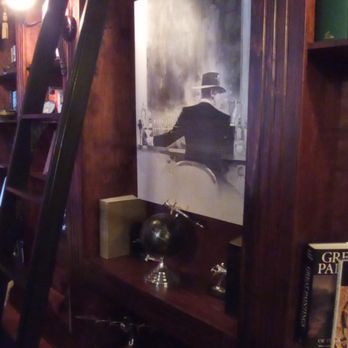 Conrad's Bed and Breakfast - The ladder to books in the library - Bed & Breakfast Near Me - Reardan, Washington