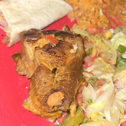 Los Gallos Mexican Restaurant - Carnitas meal very dry and flavorless. Sad because it looks good but looks are deceiving.