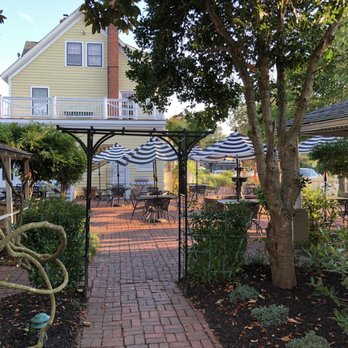 The Hope & Glory Inn - Outdoors Dining Area - Hotels Near Me - Irvington, Virginia The Hope & Glory Inn - Outdoors Dining Area - Hotels Near Me - Irvington, Virginia