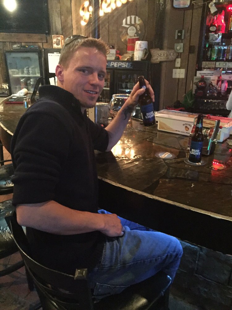 HALF TIME SPORTS BAR & GRILL Updated September 2024 209 W Eastland