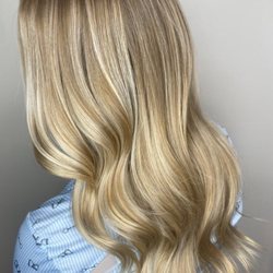 Natural blonde highlight