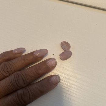 High Five Nail Bar - Nails cracked and popped off days after adjustment - Nail Salons Near Me - Dallas, Texas