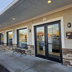 Vinton Laundromat - The building where the Laundromat is located in Vinton, Virginia, next to the McDonald's.
