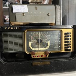 El Lago Coffee and Antiques - Zenith Radio