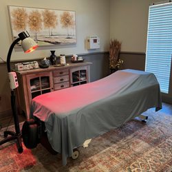 Red Crane Wellness - Clean, super comfortable treatment room