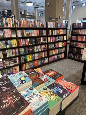 Barnes & Noble by null