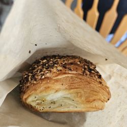 Nook - Everything croissant