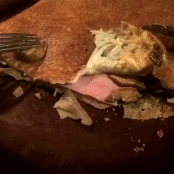 Les 3 Pommes - Galette con jamón, queso y champiñones - Creperies Near Me - Barcelona, B Les 3 Pommes - Galette con jamón, queso y champiñones - Creperies Near Me - Barcelona, B