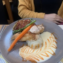 Watson's Bistro - Amazing sauce on the chicken!