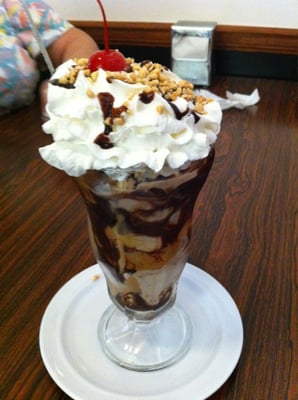 Clinton's Soda Fountain by null