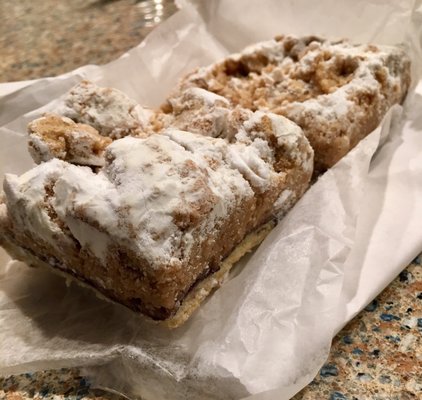 Mueller's Bakery by null