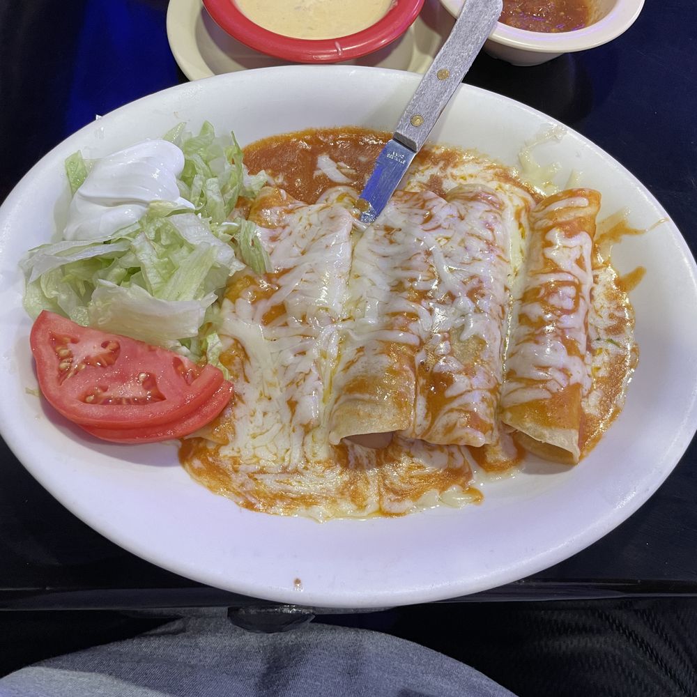 Los Potrillos Restaurant - Enchiladas Supreme Plate...This does not come with rice...but does have 4 Enchiladas - Mexican Near Me - Austin, Texas Los Potrillos Restaurant - Enchiladas Supreme Plate...This does not come with rice...but does have 4 Enchiladas - Mexican Near Me - Austin, Texas