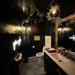 Grim Garden Coffee & Plants - Amazing bathroom vibes!