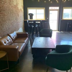The Alley - Seating area