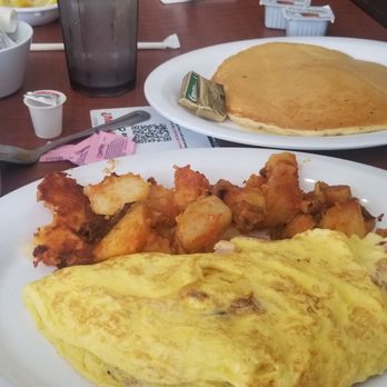 Roasters 'N Toasters - Miami Beach - Ham 'N Cheese Omelette - Delis Near Me - Miami Beach, Florida