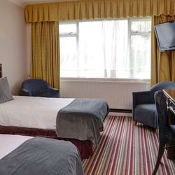 Rose & Crown Hotel - Standard Guest Room