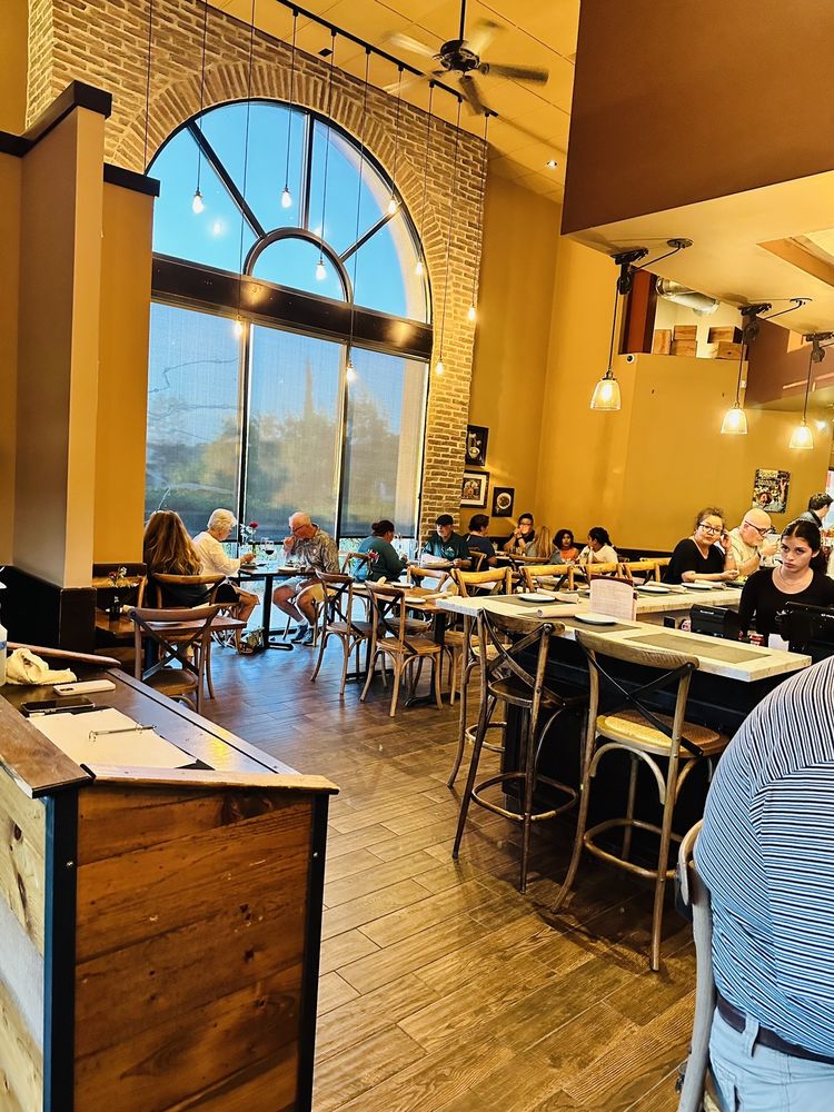 Pizzo's Pizzeria and Wine Bar
