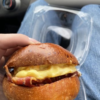 Nunu’s Cafe - Bacon breakfast sandwich 10/10 - Cafes Near Me - Oakland, California