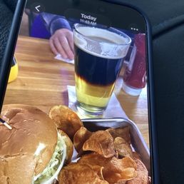 Burger- chips - beer
