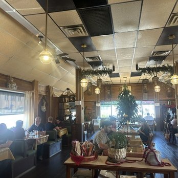 Sala Thai - Beautifully decorated interior - Thai Near Me - Oklahoma City, Oklahoma Sala Thai - Beautifully decorated interior - Thai Near Me - Oklahoma City, Oklahoma
