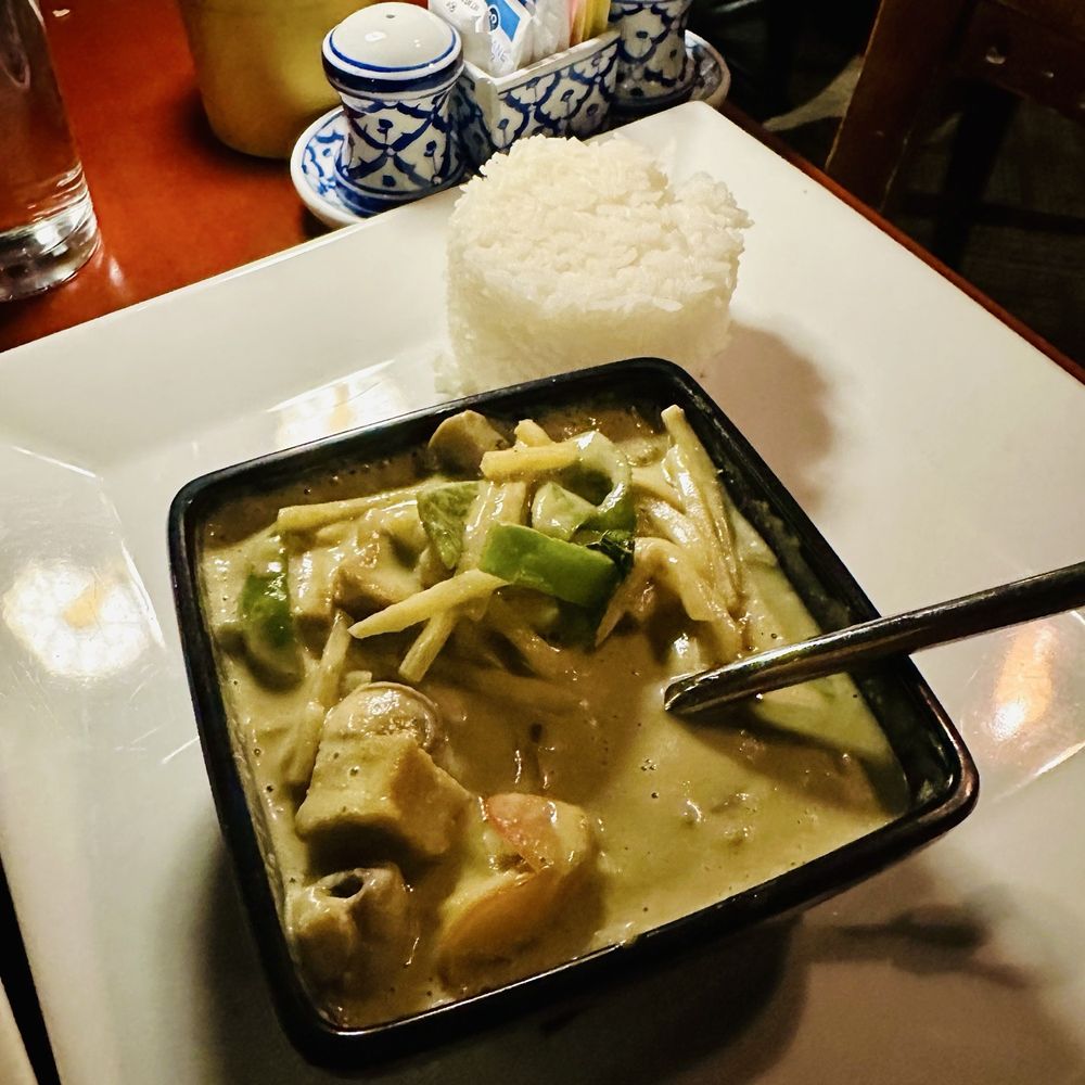 Jasmine - Green Curry with Basil Leaf Dinner - Thai Near Me - Brentwood, Tennessee