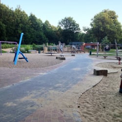 Spielplatz Zeiseweg - Der Spielplatz ist eindrucksvoll groß...