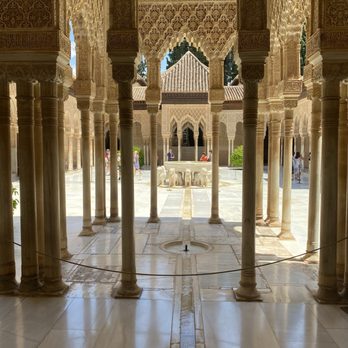 La Alhambra y El Generalife - Landmarks & Historical Buildings Near Me - Granada, GR La Alhambra y El Generalife - Landmarks & Historical Buildings Near Me - Granada, GR