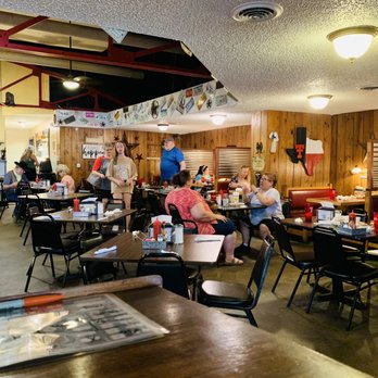 Cast Iron Grill - people sitting at tables in a restaurant - Breakfast & Brunch Near Me - Lubbock, Texas