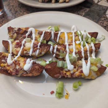 Retro Restaurant & Lounge - New American Near Me - Seattle, Washington