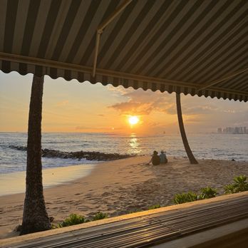 Michel's At The Colony Surf - Sunset view - French Near Me - Honolulu, Hawaii