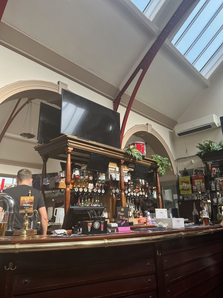 THE DEAN TAVERN Updated May 2024 80 Main Street, Dalkeith