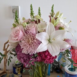 Edelweiss Flower Boutique & Flower Delivery - Stunning bouquet