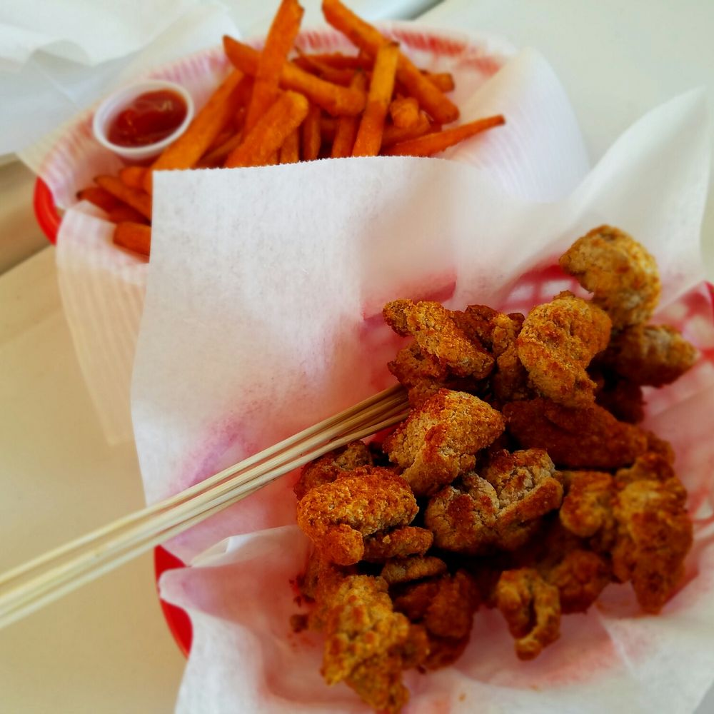 Mo Cha Tea House - Popcorn chicken and sweet potato fries - Desserts Near Me - Beaverton, Oregon