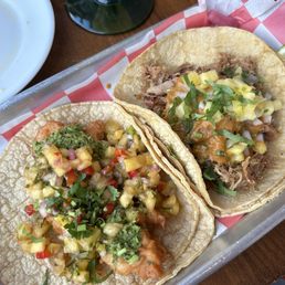 Shrimp taco & carnita taco