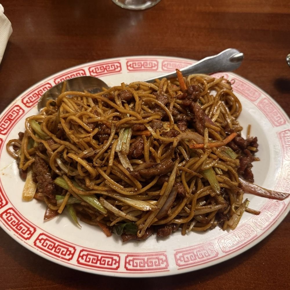 Ma T 888 China Bistro - Lo Mein (soft noodles) with beef - Chinese Near Me - Evansville, Indiana