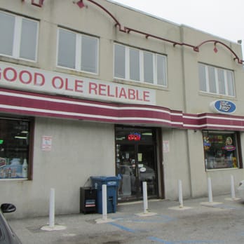 Good Ole Reliable Liquors - entrance way from spacious parking lot - Beer, Wine & Spirits Near Me - Washington, DC, District of Columbia