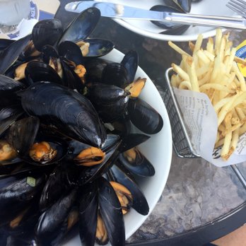 Grillade La Bohème - Mussels and fries - Steakhouses Near Me - La Malbaie, Quebec Grillade La Bohème - Mussels and fries - Steakhouses Near Me - La Malbaie, Quebec