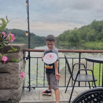 OTB at the Boathouse - Frisbee in view of the lake - American Near Me - Allison Park, Pennsylvania