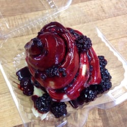 Dancing Bee Bakery - Fruit bun!!!